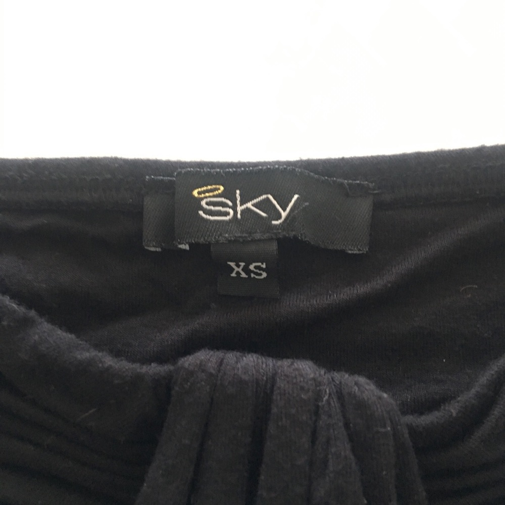 Top - Picture 2 of 3